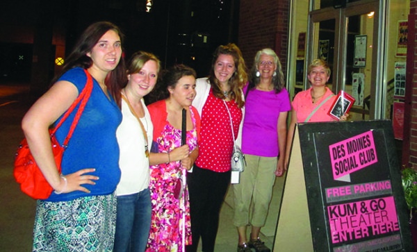 Students spent the summer in Des Moines focusing on social justice. Photo of students, left to right: Michaela Van Dusseldorp ’18, Hope Skeen ‘18, Marissa Hirschman ‘16, Samantha Moss ‘18, Associate Professor of English Kim Koza and Hannah Marcum ‘18.
